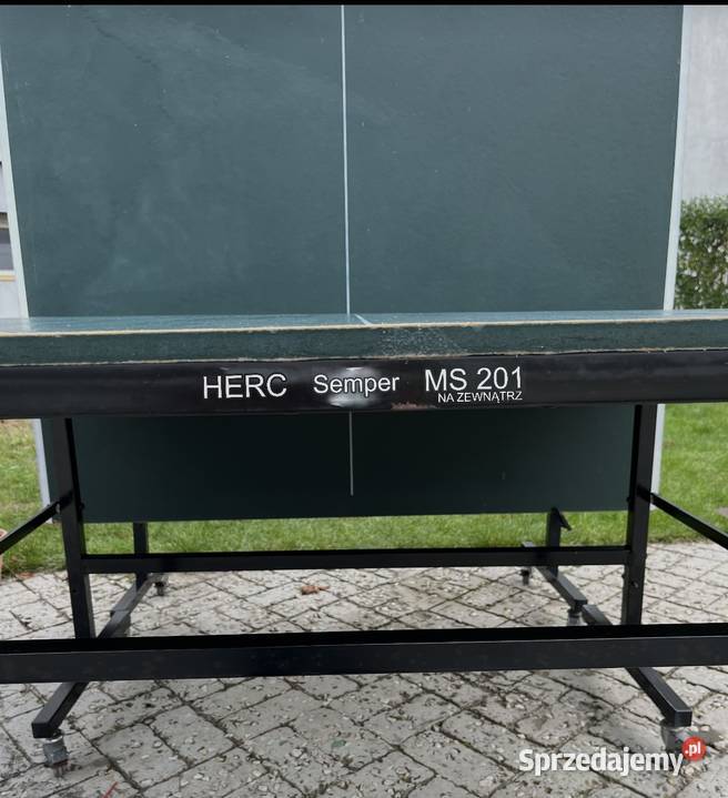 Stół do tenisa stołowego na zewnątrz Nisko