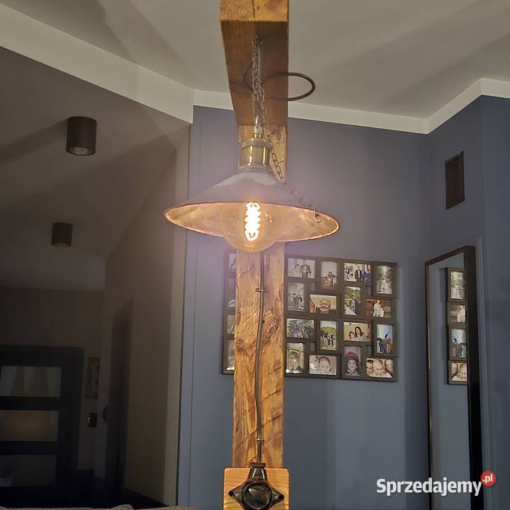 Unikatowa lampa stojąca ze starej belki Tuszyn