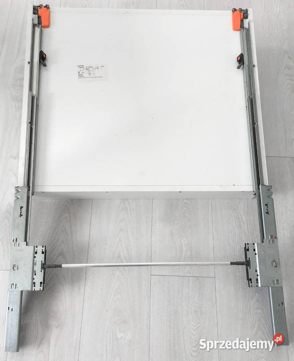 Półka z prowadnicami Blum Tandem pełen wysuw 600