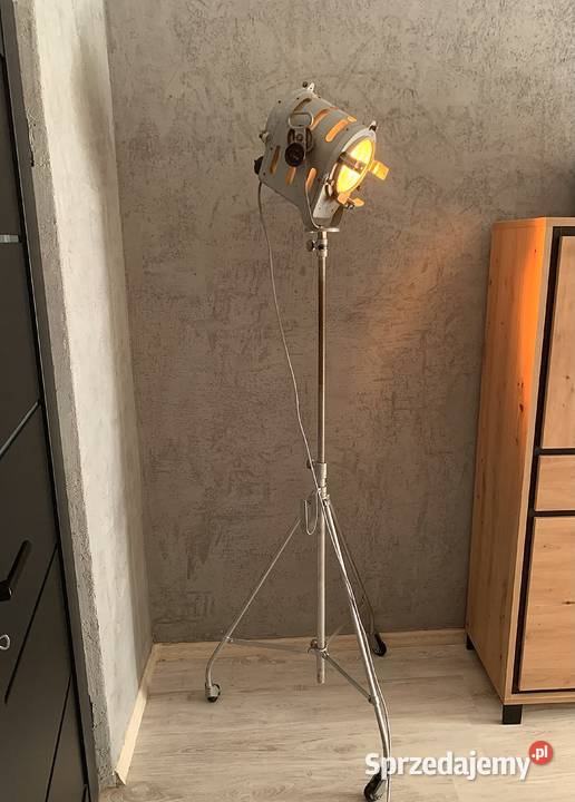 Lampa filmowo teatralna PRL 1963 r Vintage loft Poznań