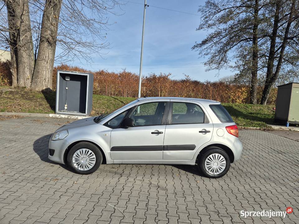 Suzuki SX4 165 15 benzyna 99 Nie zgnity Sprawny Bujaków