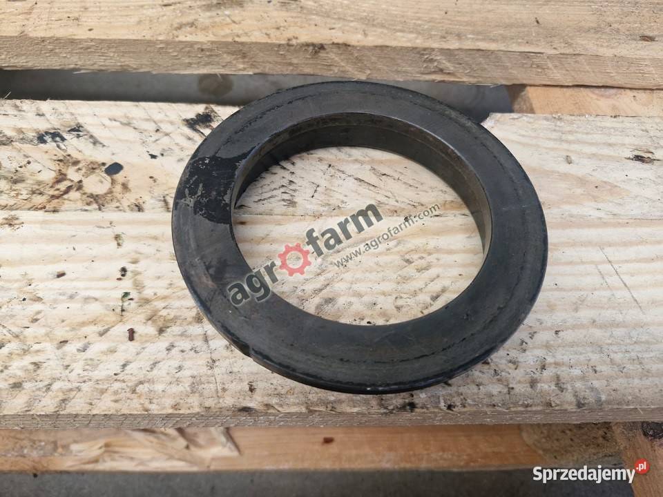Pierścień łożyska John Deere 5400 5500 Skrzynia biegów Byków sprzedam