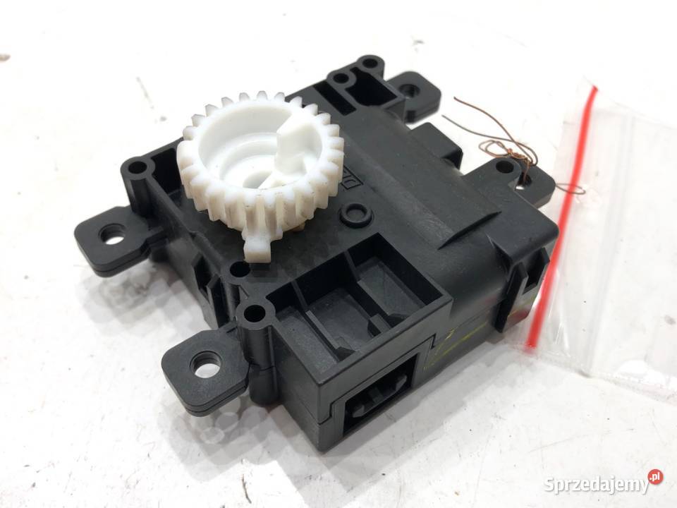 SILNIK NAGRZEWNICY TOYOTA 0638002031 COROLLA E21 Silniki