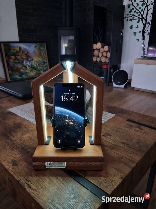 Drewniana Lampka LED z Uchwytą na Telefon i