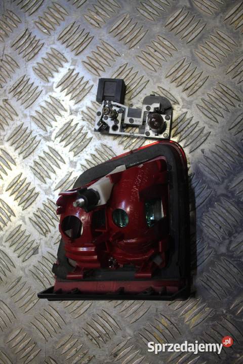 LAMPA KLAPY PRAWY TYŁ CITROEN C5 III X7
