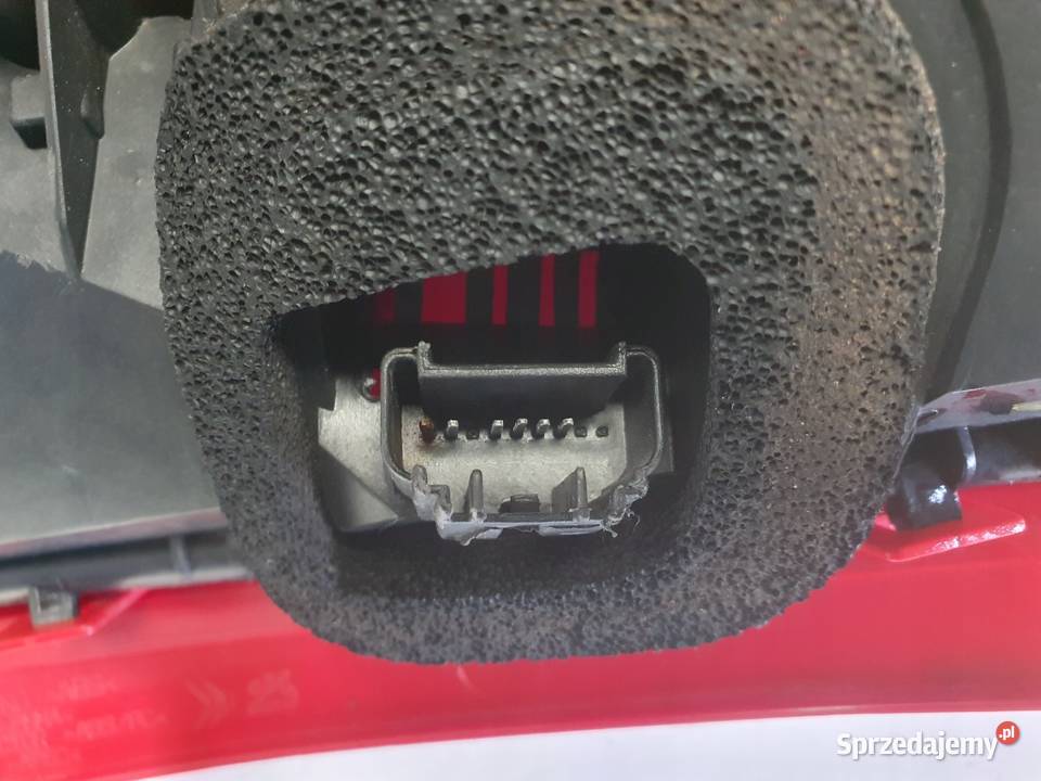 Citroen C1 0514r TYLNA TYLNIA LAMPA PRAWA PRAWY Janów