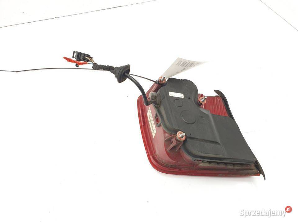 LAMPA W KLAPE PRAWA AUDI A8 D3 4E0945094C Lipno