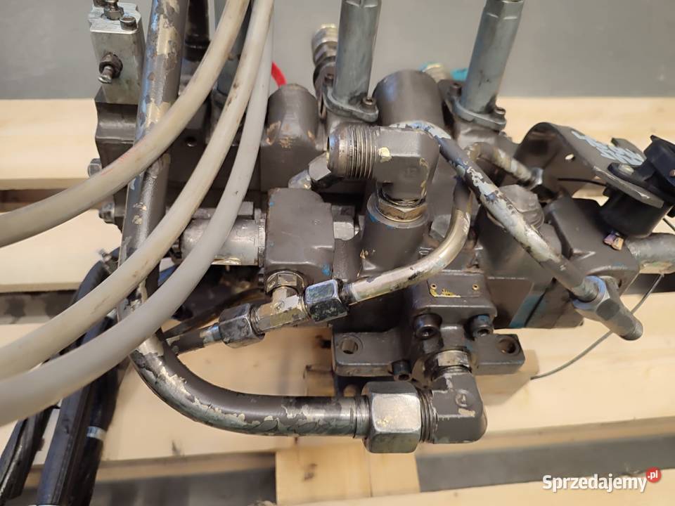 Rozdzielacz hydrauliczny 227397 77000273 Renault Wilkowo