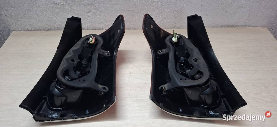 Lampa Tył Toyota Avensis T25 Sandomierz