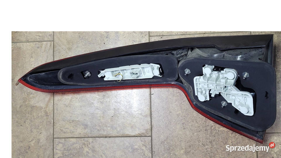 LAMPA TYŁ TYLNA PRAWA VOLVO V50 LIFT Prawe Oświetlenie