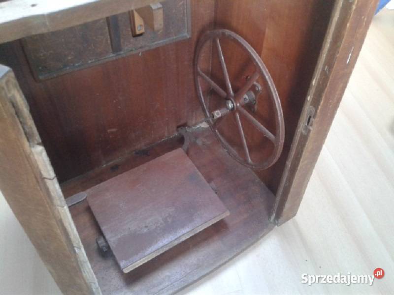 Szafka maszyny do szycia z mechanizmem Reszel sprzedam