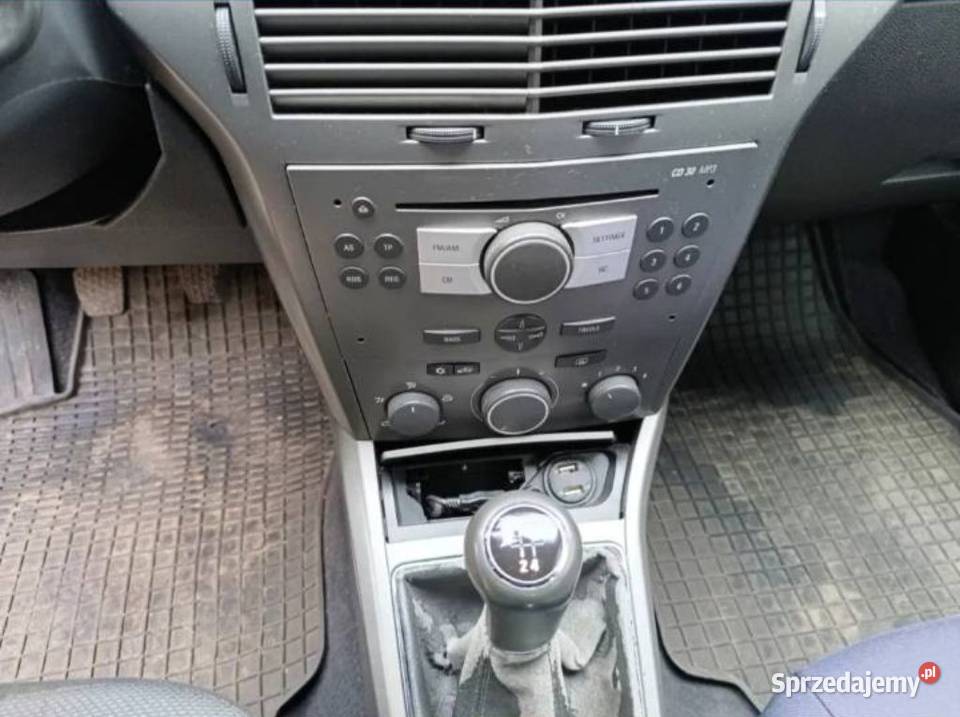 Opel Astra H kombi 18 l 125 bg Zgierz