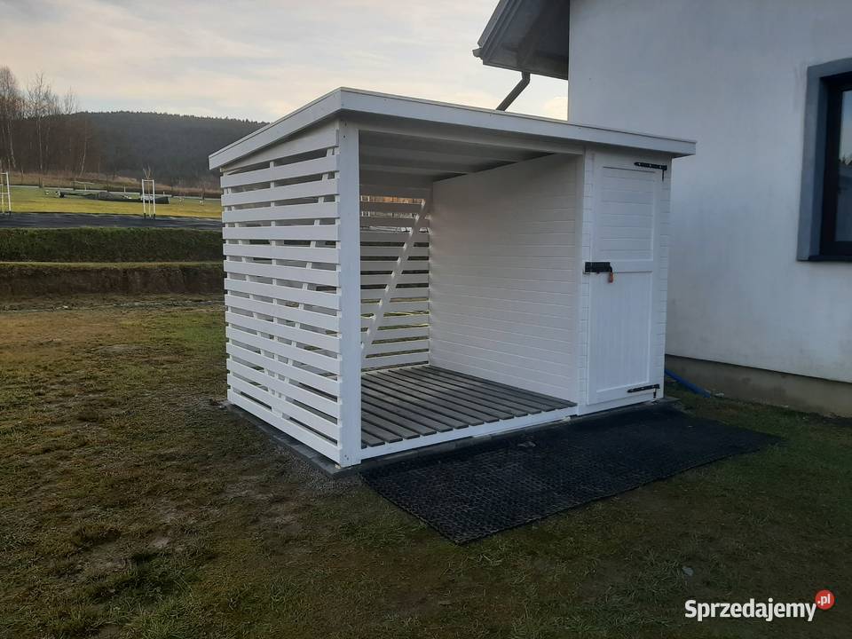 Drewutnia ze schowkiem Jordanów