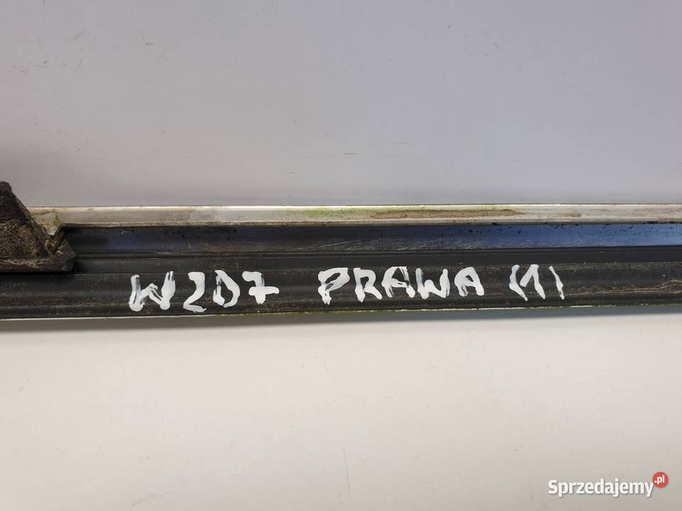 Mercedes W207 Coupe PRAWA LISTWA ZGARNIAJĄCA osobowe Rudka