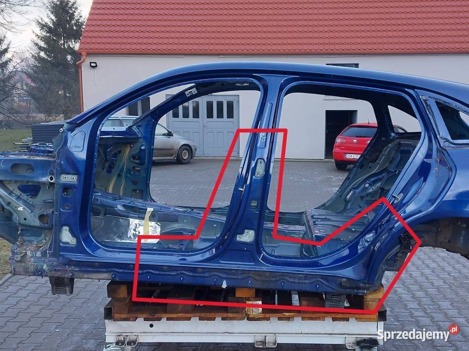 Mercedes EQC 400 W293 SŁUPEK ŚRODKOWY BOK LEWY