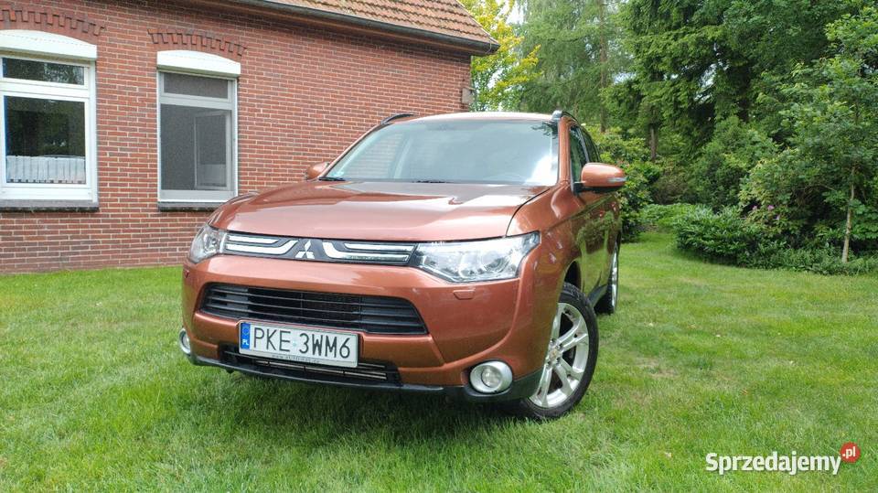 Outlander 3 III 2 2 DiD 7 osobowy skóra ksenony gniazdo AUX Kępno