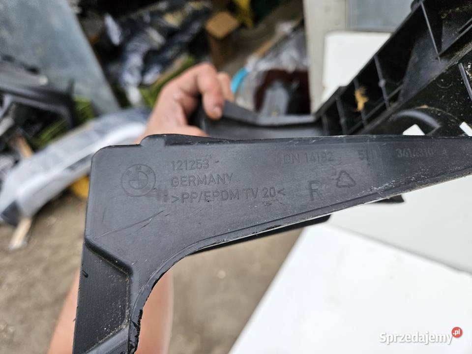 BMW X3 E83 ŚLIZG POD LAMPĘ PRAWY PRZÓD 3414310