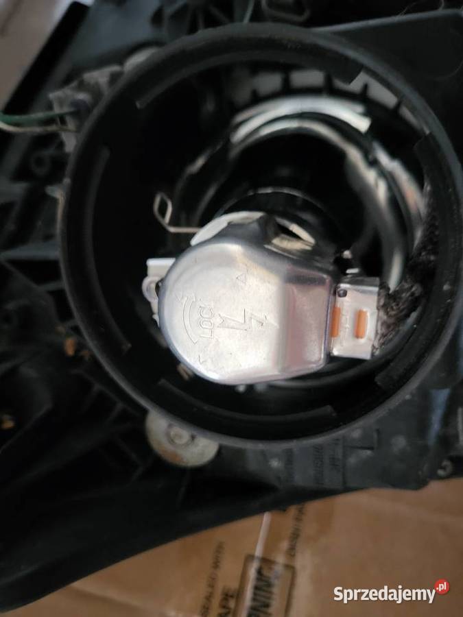 Lampa lewa przód xenon toyota Avensis t25 lift Lampy przednie Pułtusk