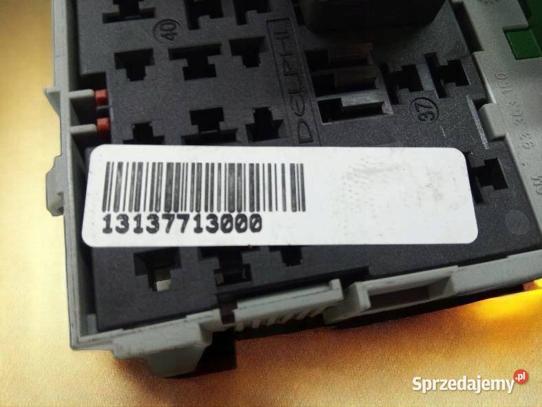 SKRZYNKA BEZPIECZNIKÓW 93363150 Opel Meriva I Rok produkcji 2004