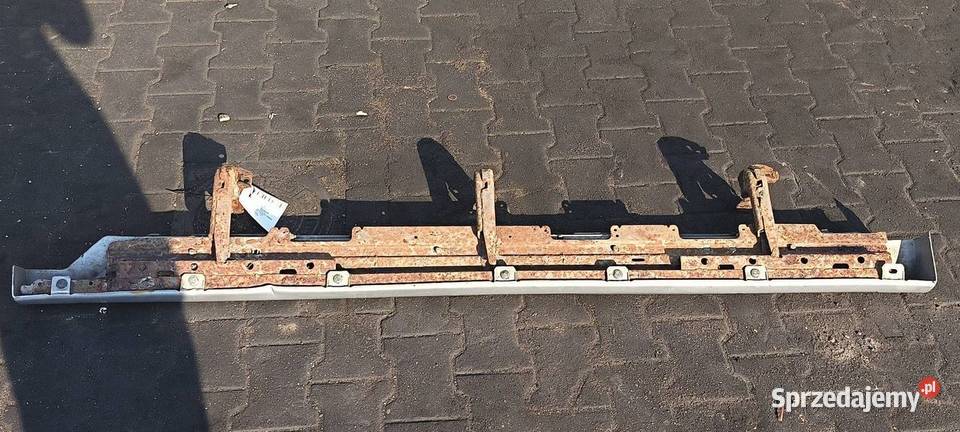 PRÓG PRAWY MITSHUBISHI PAJERO IV sprzedam