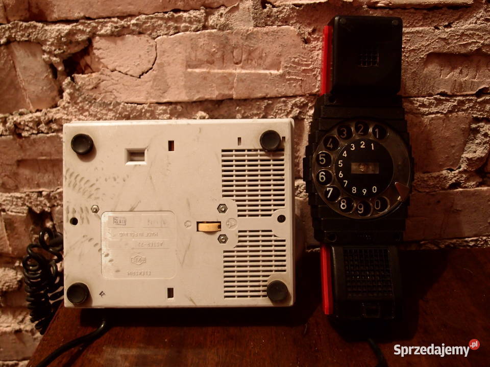 Starocia z dawnych lat aparat telefoniczny RWT i Łódź