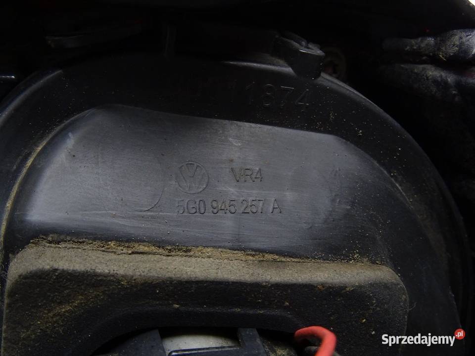 LAMPA LEWA LEWY TYŁ TYLNA W BŁOTNIK 5G0945095 VW