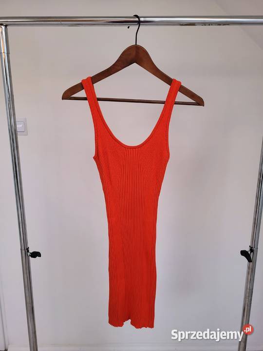 Pomarańczowa dzianinowa sukienka w prążki z Liszki