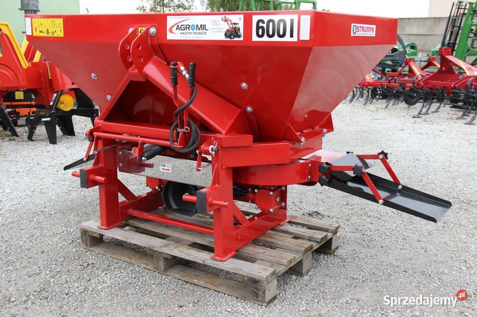 Rozsiewacz dwutalerzowy sadowniczy Tytan Strumyk Rogóźno