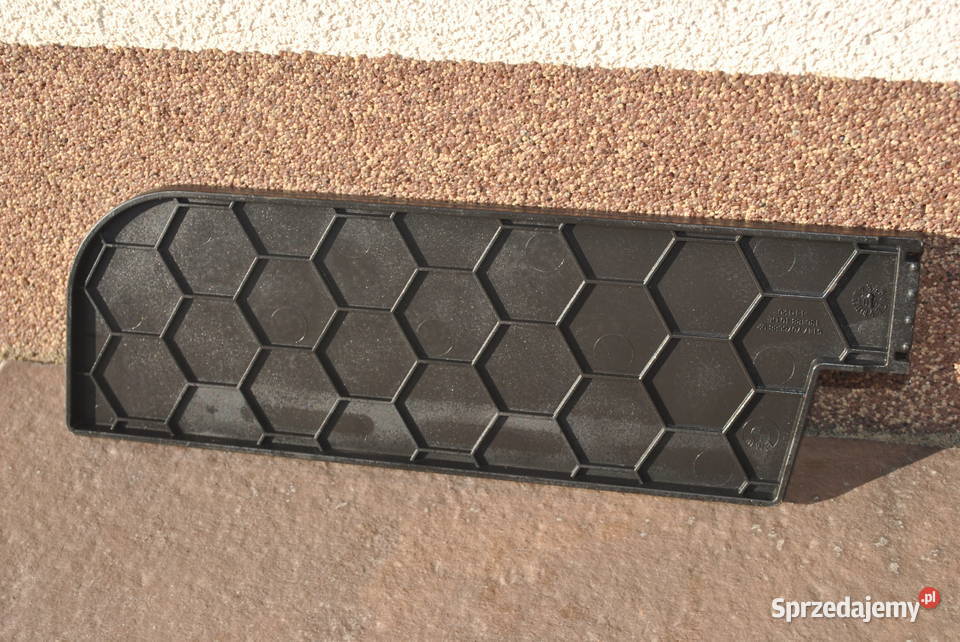 Płyty oddzielające wgłębienie bagażnika BMW osobowe Poręba