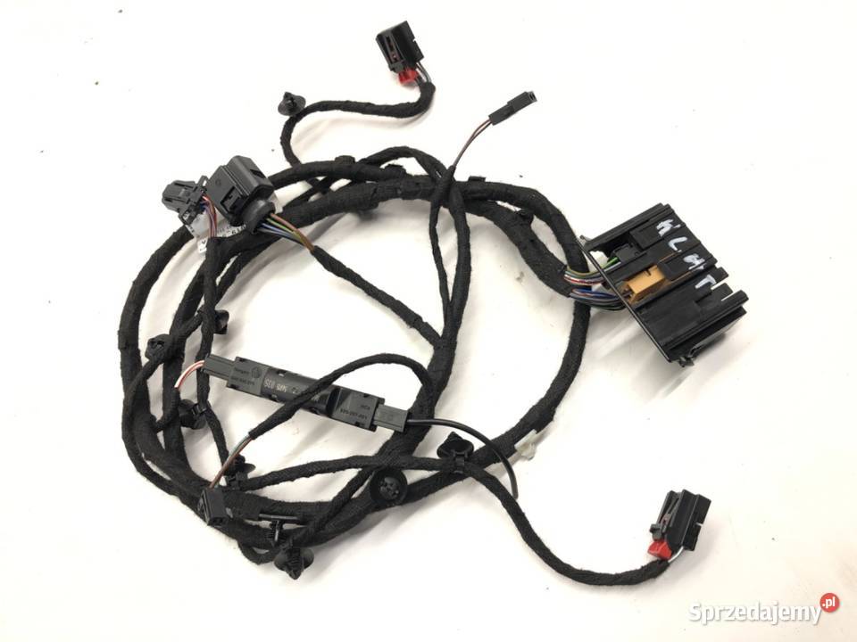 WIĄZKA KLAPY BAGAŻNIKA TYŁ SKODA KAMIQ osobowe Klapy bagażnika