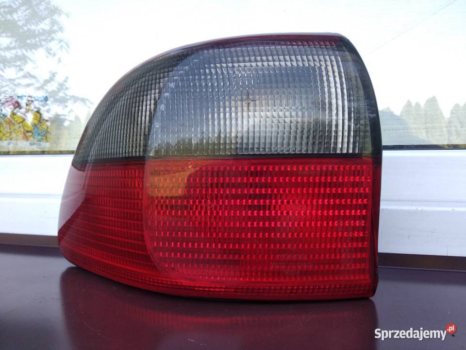 Opel Omega B sedan lampa tył tylna lewa w Sieradz sprzedam