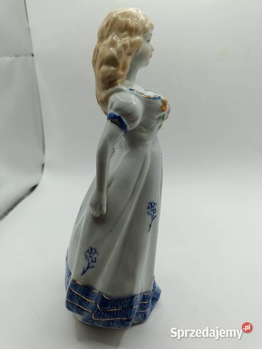 Figurka dziewczyna blondyna w długiej sukni z lubelskie Zamość