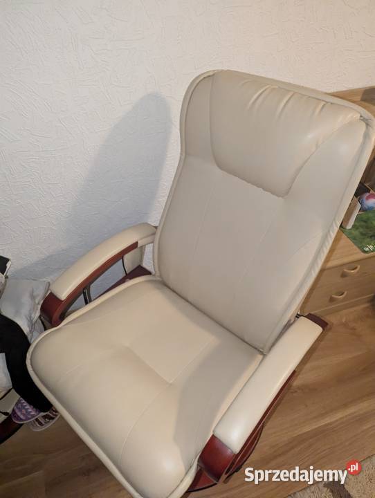 Fotel do masażu z podnóżkiem DAWNA JAKOŚĆ