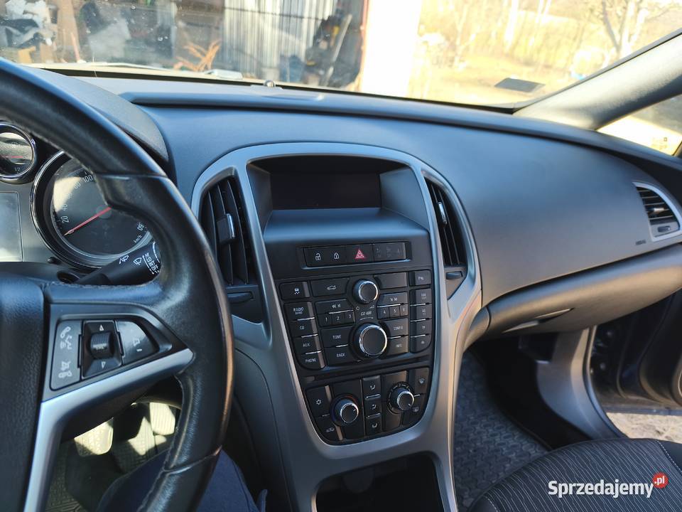 Sprzedam Opel Astra j sedan garażowany sprzedam