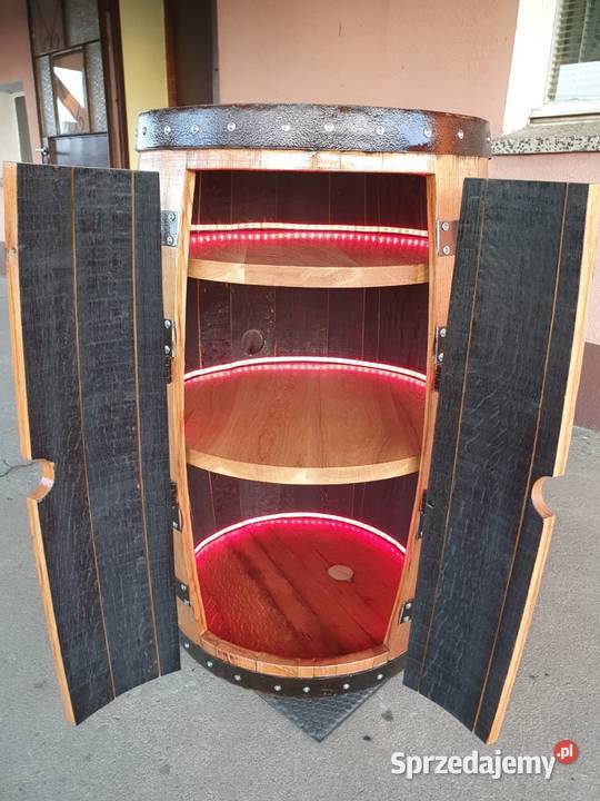 Dębowe beczki whisky mokre