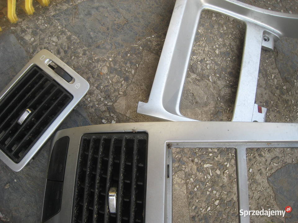 Zestaw dekorów srebrnych stalowych Peugeot 307 Rok produkcji 2002 Kraków