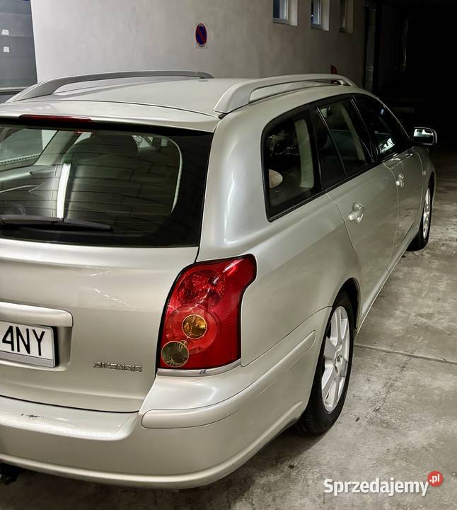 Toyota Avensis kombi T25 18 benzyna Rok produkcji 2005 sprzedam
