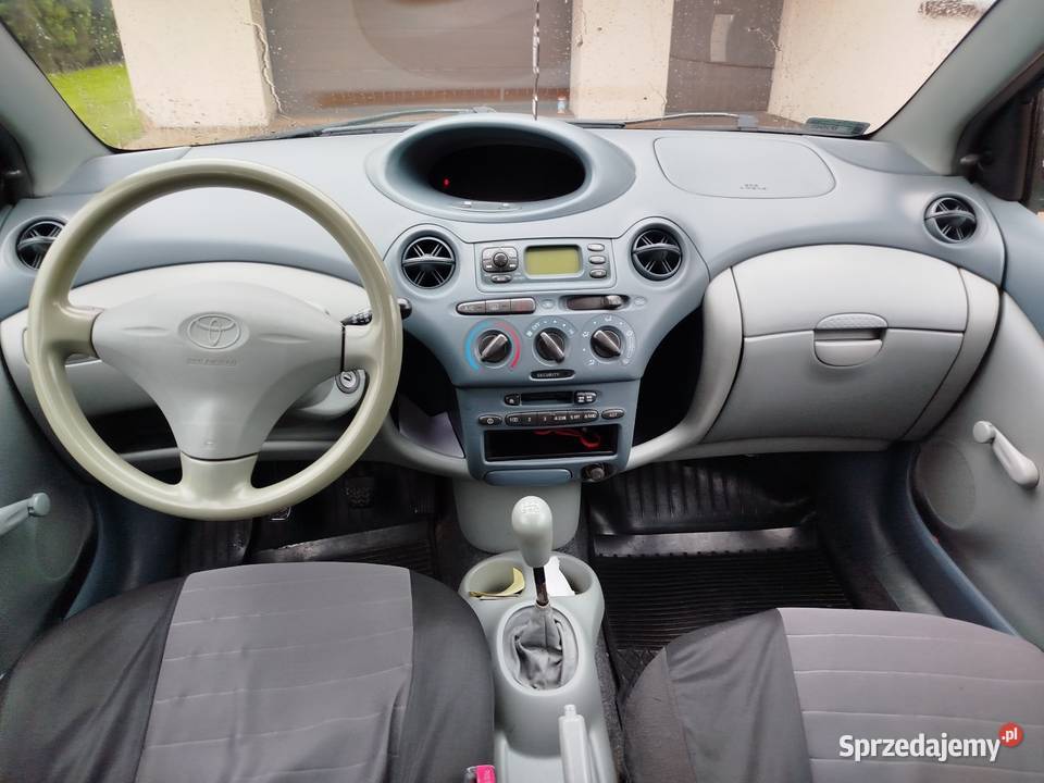 Toyota Yaris 14 D4D 2002 r 1400cm3
