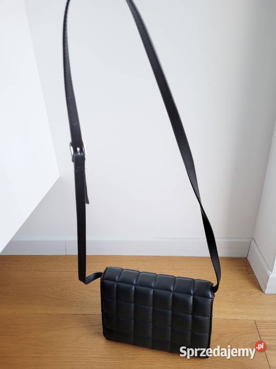 Czarna mała torebka na ramię pikowana Torby i torebki małopolskie Liszki