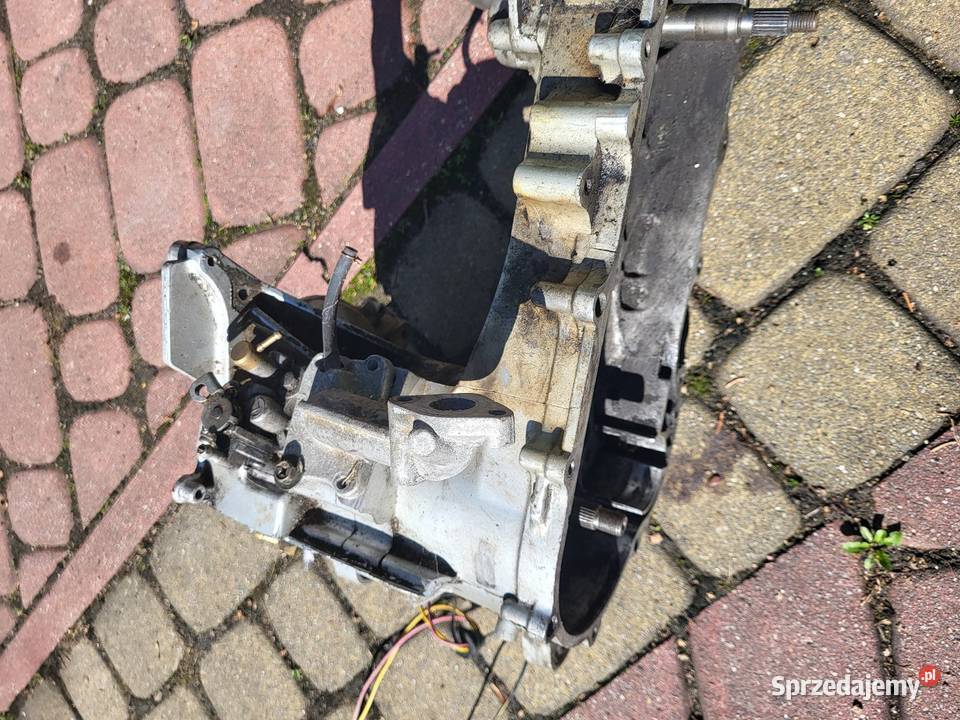 Silnik kartery wał iskrownik przekładnia SYM JET