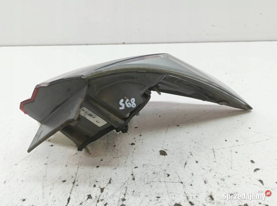 LAMPA TYŁ LEWA EU SEDAN E16 E17 E18 8156002A80
