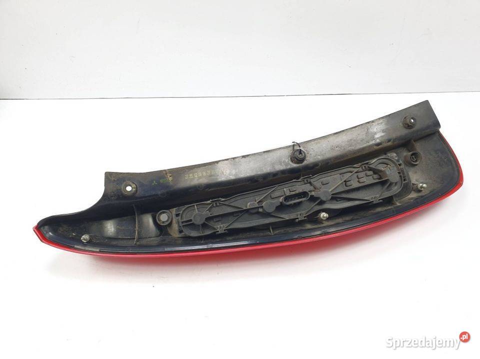 LAMPA PRAWA TYŁ MITSHUBISHI COLT MR957374 osobowe