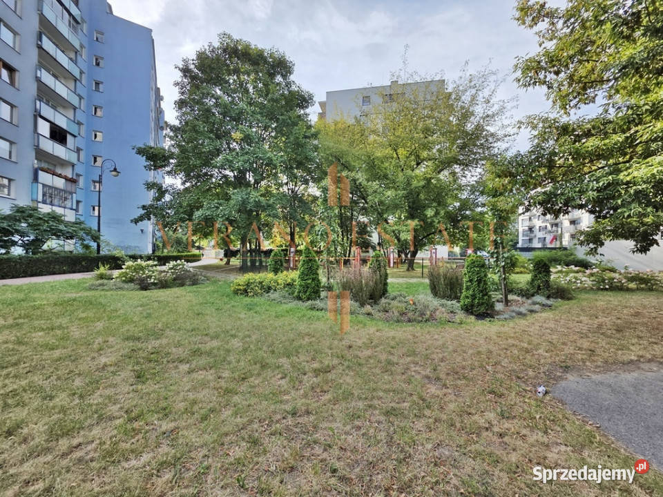 Mieszkanie z potencjałem 44m2 3 pokoje winda Warszawa sprzedam