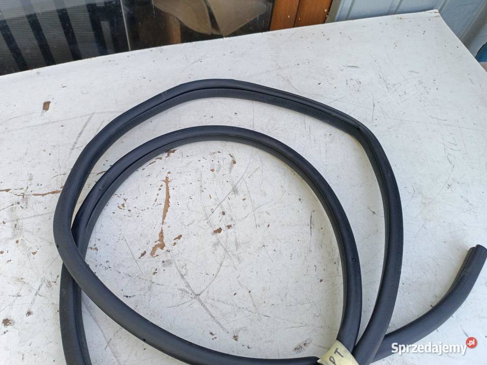 USZCZELKA DRZWI PRAWY TYŁ NISSAN QASHQAI J11