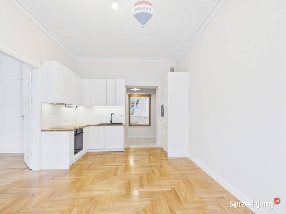 Dwupokojowe nieumeblowane mieszkanie w kamienicy Nieruchomości Warszawa