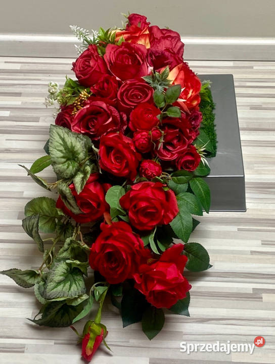 Kompozycja kwiaty sztuczne cmentarz Kalisz