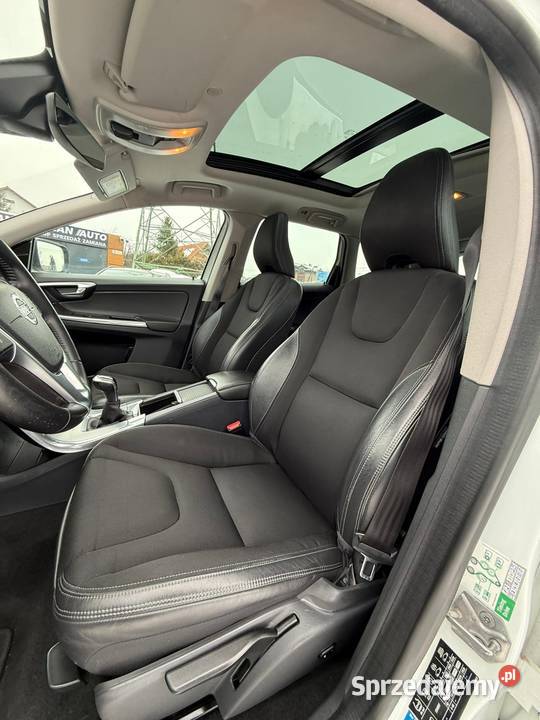 Volvo XC60 Salon 20D3 Panorama Dach BiXenon Nowy Reda