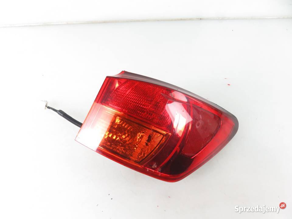 LAMPA PRAWA TYLNA LEXUS IS II