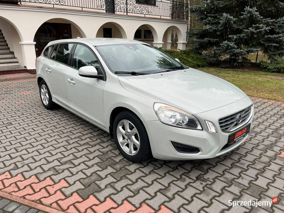 Volvo V60 T4 180 Podgrzewane fotele Hak odpinany centralny zamek Lipówki