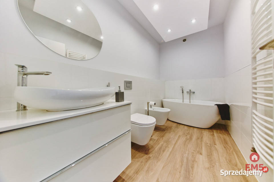 Dom wolnostojący 890m2 Raczki